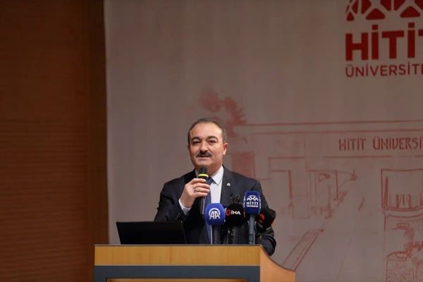 Alper Gezeravcı, Gençlerle Türkiye’nin Uzay Hedeflerini Paylaştı
