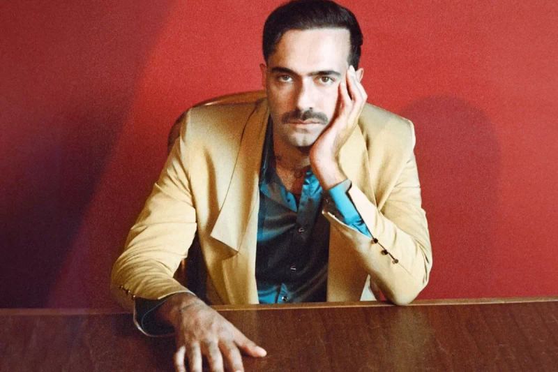 Mert Demir Konser Gelirlerini İhtiyaç Sahibi Gençlerin Eğitimine Bağışladı