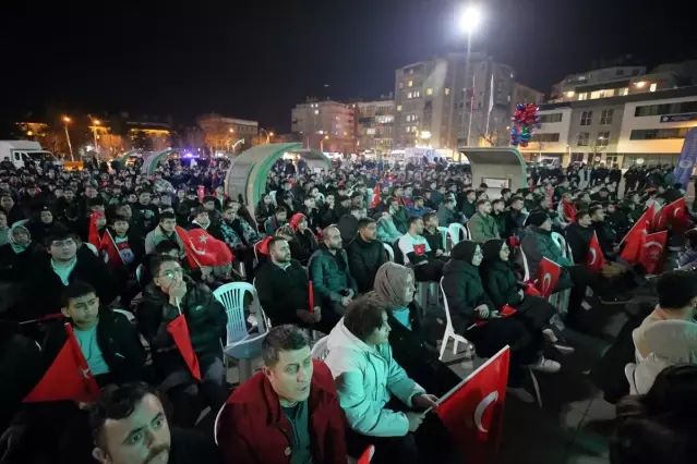 Vatandaşlar Kosova-Türkiye Maçını Dev Ekranlardan Coşkuyla İzledi