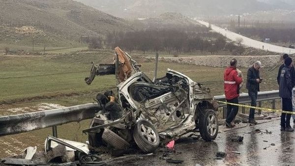 Malatya'da Trafik Kazası: 3 Kişi Hayatını Kaybetti, 1 Yaralı