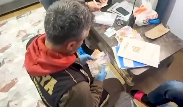 Antalya’da Polis Kılığındaki Dolandırıcılar 480 Bin Lira Çaldı