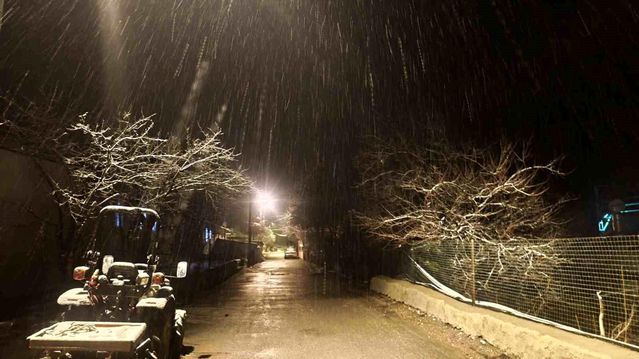 Malatya'nın Yüksek Kesimlerinde Kar Yağışı Ulaşımı Zorlaştırıyor