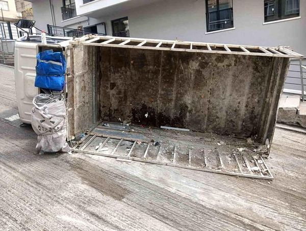 Ankara'da Kamyonet Yokuşta Durunca Kasıtlı Devrildi İddiası