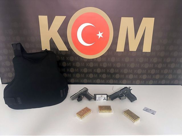 Kocaeli'de Sahte Avukat Kimliği Taşıyan 15 Yıl Hapis Cezalı Şahıs Yakalandı