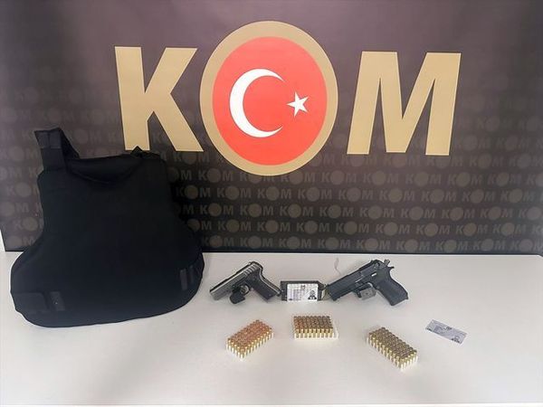 Kocaeli'de Sahte Avukat Kimliği Taşıyan 15 Yıl Hapis Cezalı Şahıs Yakalandı