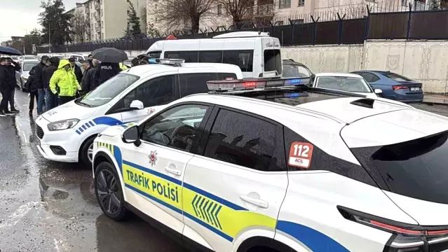 Diyarbakır'da Kışla Caddesi'nde Zincirleme Kaza: 4 Kişi Yaralandı