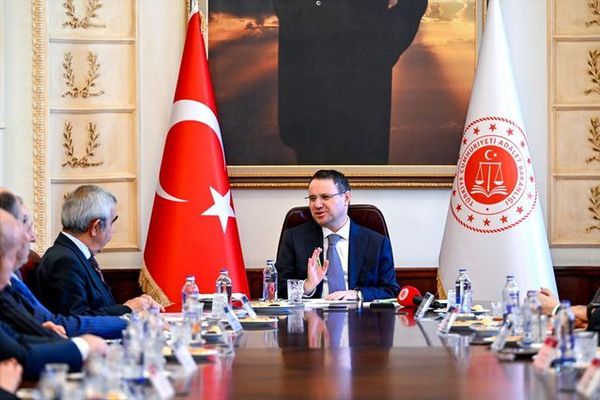 Bakan Akın Gürlek’ten Yargıda Birlik Derneği’ne Teşekkür