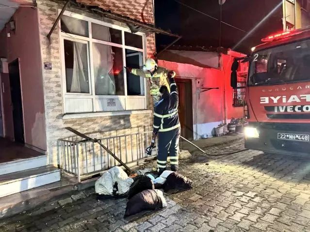 Edirne'de Apartman Dairesinde Çıkan Yangın Hızla Söndürüldü