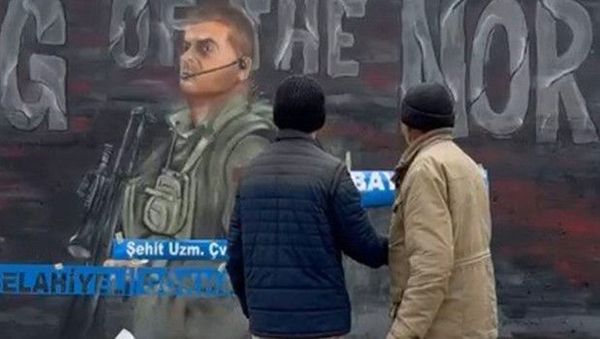 Belediye Başkanı, Samsunlu Öğrencinin Şehit Anısına Yaptığı Duvar Resmini Ödüllendirdi