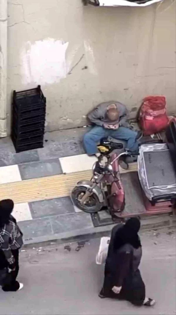 Mardin Kızıltepe'de Dilencinin Günlük Topladığı Paraları Sayma Anı Kamerada