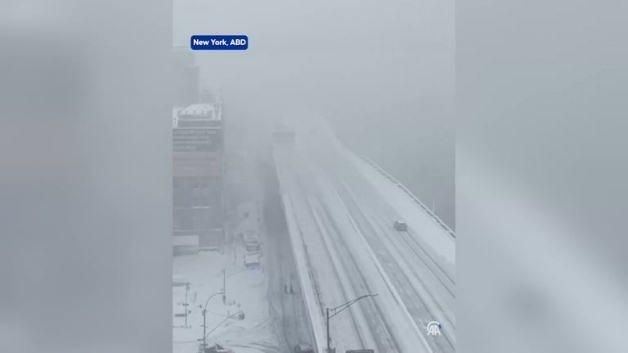 New York'ta Kar Fırtınası Şehri Olumsuz Etkiledi