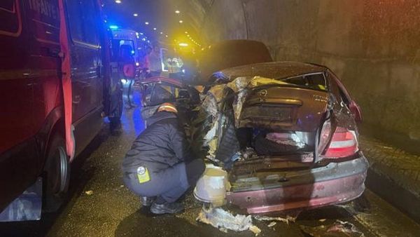 Bolu Dağı Tüneli'nde Arızalı Araç Kazası: 4 Kişi Yaralandı