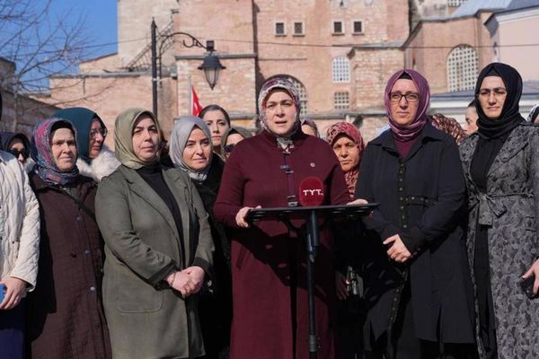 AK Parti Kadın Kolları, 300 Bini Aşkın Hatmin Duasını Ayasofya'da Gerçekleştirdi