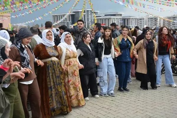 Şırnak Silopi'de Nevruz Etkinliği Coşkuyla Kutlandı