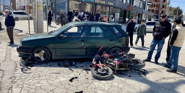 Gölcük'te Zincirleme Kaza: 2 Kişi Yaralandı