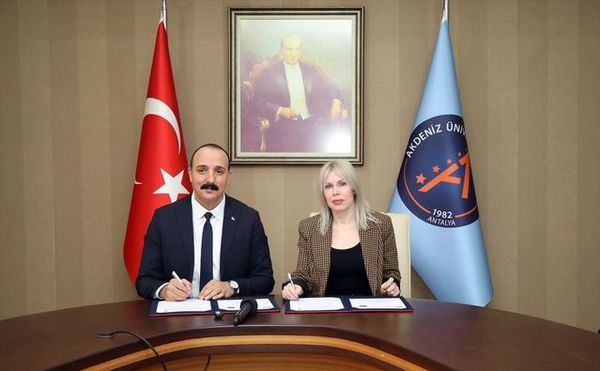 Akdeniz Üniversitesi ve Konyaaltı Belediyesi'nden Zihinsel Sağlık İçin Sanat Projesi