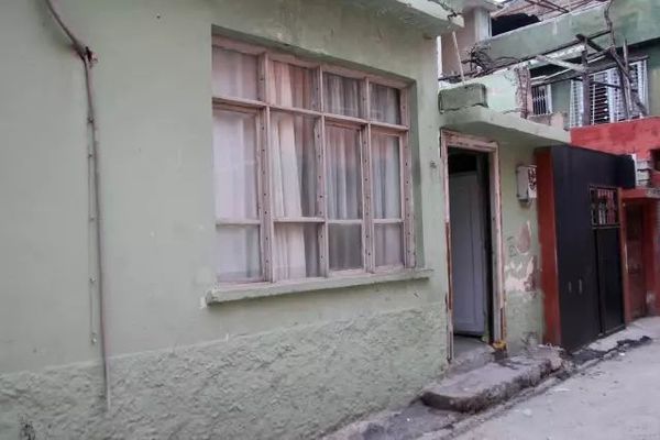 Adana’da Silikon Maskeli 4 Kişi Evde Rastgele Ateş Açtı: Anne ve Oğlu Ağır Yaralı