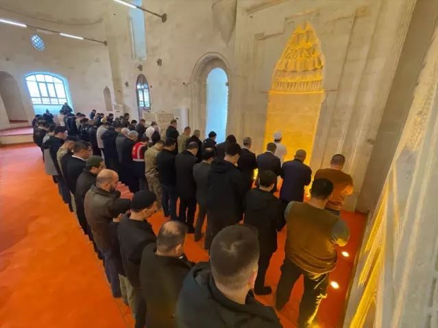 Şanlıurfa'daki Selahaddin Eyyubi Camisi Restorasyon Sonrası Yeniden İbadete Açıldı