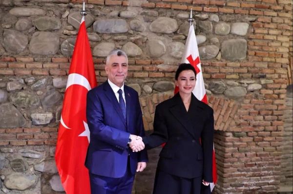 Bakan Bolat Gürcistan'da Ekonomi Bakanı Kvrivishvili ile Görüştü