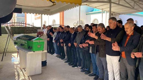 Dilovası’nda Demir Çelik Fabrikasında Platform Çökmesi: 3 İşçi Hayatını Kaybetti