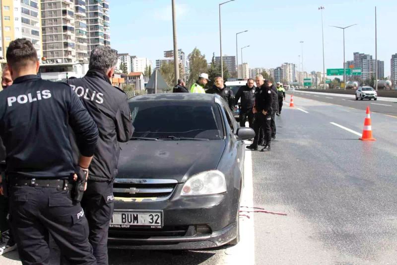 Adana'da Otoyolda Başından Tüfekle Vurulmuş Kişi Ölü Bulundu