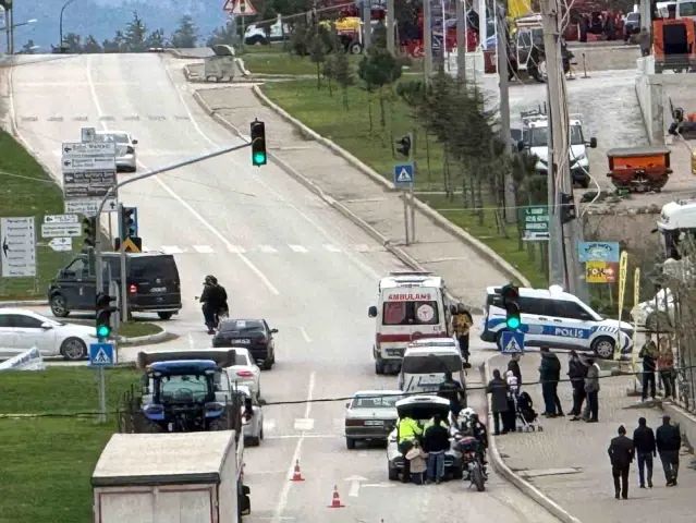 Vezirköprü'de Trafik Kazası: 4 Kişi Hafif Yaralandı
