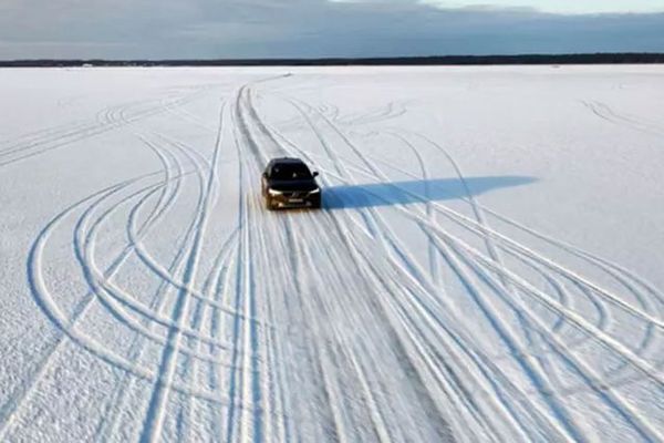 Estonya’da Saaremaa-Hiiumaa Buz Yolu Resmen Açıldı: Katı Güvenlik Kuralları Getirildi
