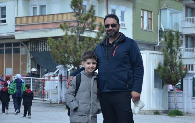 9 Yaşındaki Niyazi, Biriktirdiği Parayla Gazze Çocuklarına Destek Oldu