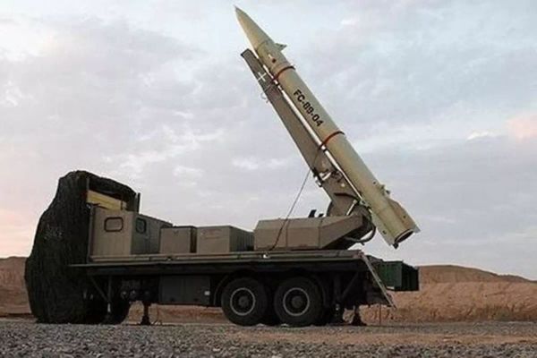 İran, ABD'nin Katar'daki El-Udeid Üssüne Füze Saldırısı Düzenledi