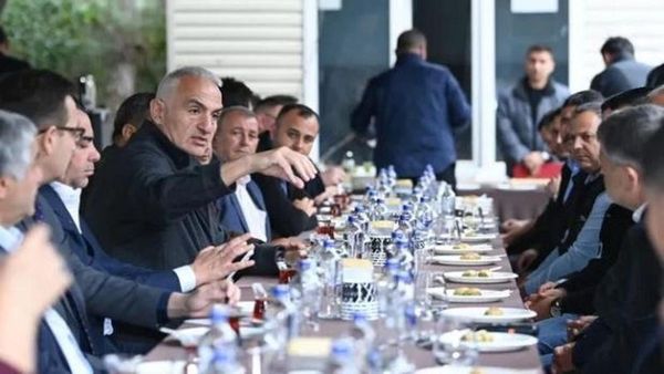 Bakan Ersoy, Belek'te Geleneksel Bayram Buluşmasında Turizm ve Ulaşım Konularını Değerlendirdi