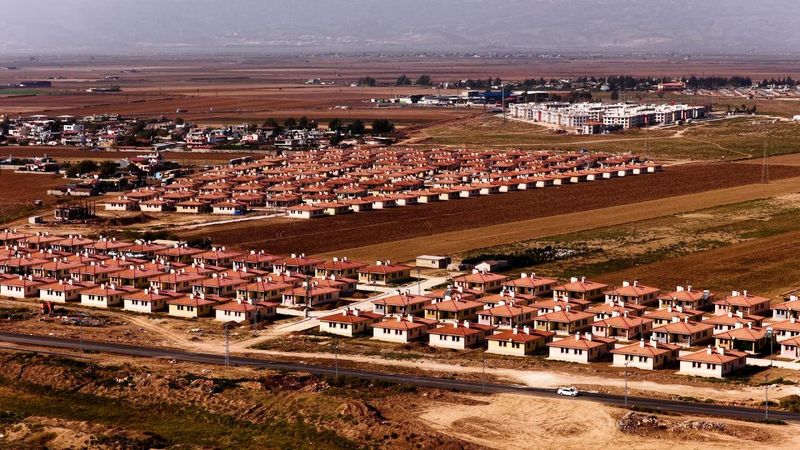 Bakan Kurum duyurdu: Türkiye'nin ilk kırsal uydu kenti Hatay'da tamamlandı