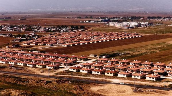 Bakan Kurum duyurdu: Türkiye'nin ilk kırsal uydu kenti Hatay'da tamamlandı