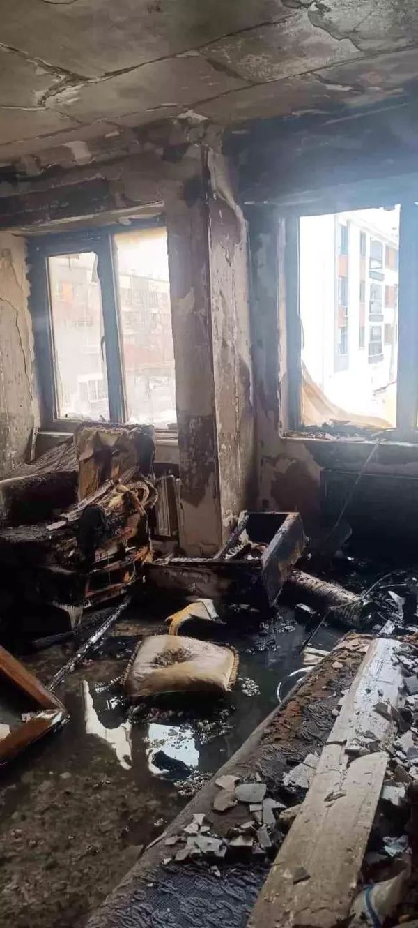 Eskişehir'de Ev Yangını: 3 Kişi Dumandan Etkilendi ve Hastaneye Kaldırıldı