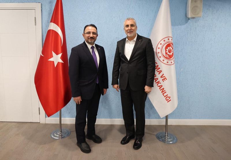 Bakan Işıkhan, Gençlere 445 Milyar TL’lik İstihdam Destek Programını Açıkladı