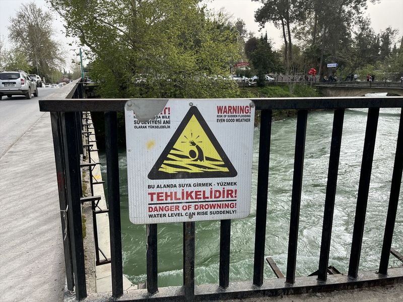 Tarsus'ta Şelalede Kaybolan 18 Yaşındaki Genç İçin Arama Çalışmaları Sürüyor