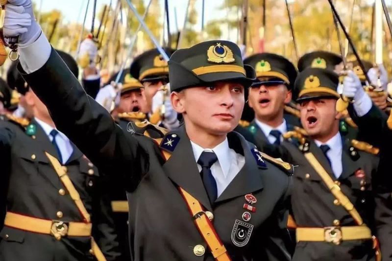 TSK'dan İhraç Edilen Teğmen Ebru Eroğlu'nun İade Davası Sonuçlandı