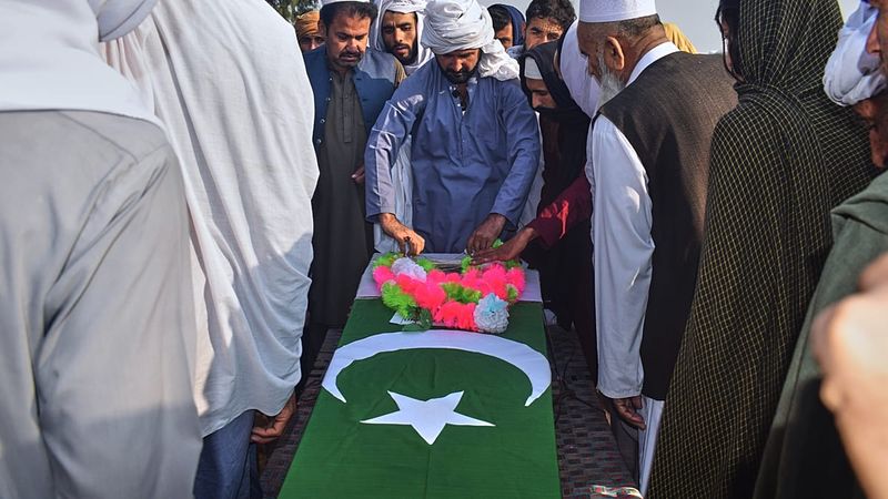 Pakistan-Afganistan Sınırında Çatışmalar Yoğunlaşıyor: 300'den Fazla Militan Öldürüldü