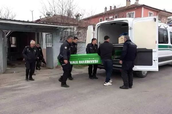 Kırıkkale'de İki Kardeş, Babalarını Bıçak ve Baltayla Öldürdü