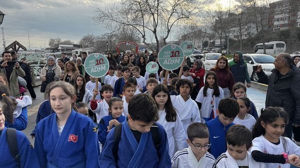 Tekirdağ'da 7 Nisan Dünya Sağlık Günü Kapsamında Sağlık Yürüyüşü Düzenlendi
