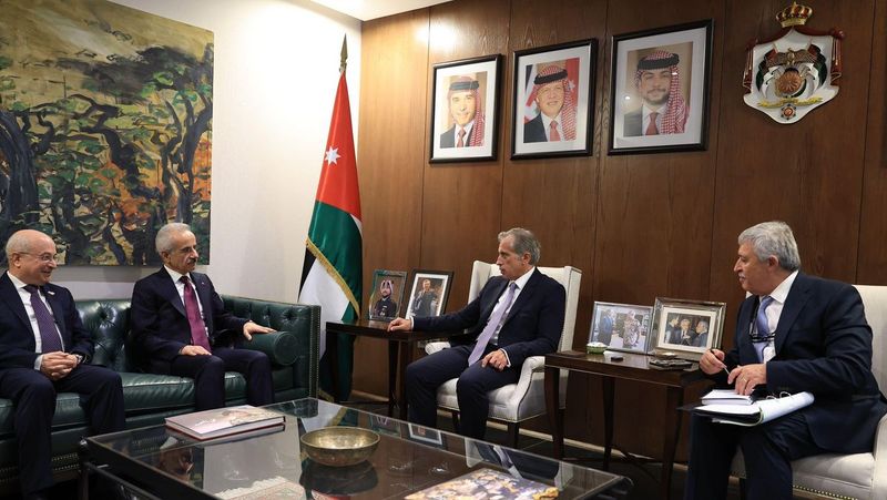 Ulaştırma Bakanı Uraloğlu, Ürdün Başbakanı Cafer Hassan ile Görüştü