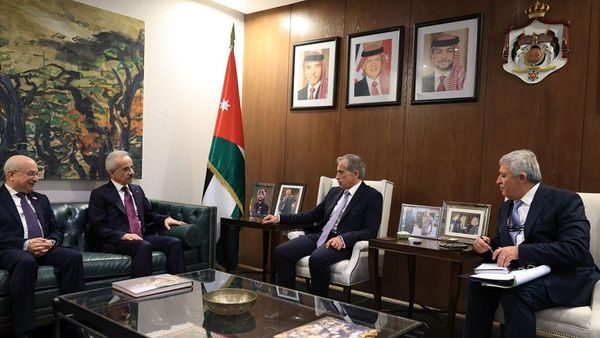 Ulaştırma Bakanı Uraloğlu, Ürdün Başbakanı Cafer Hassan ile Görüştü