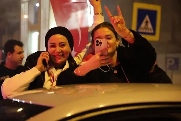 Türkiye'nin 2026 Dünya Kupası'na Katılımı İzmir'de Coşkuyla Kutlandı