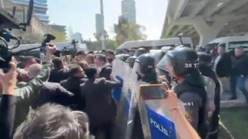 İzmir'de Eski DGM Binalarının Tahliyesinde Gerginlik ve CHP-Polis Arasında Çatışma