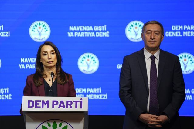 Özgür Özel, TBMM'deki Boş Sandalyeler İçin Ara Seçim Çağrısı Yaptı