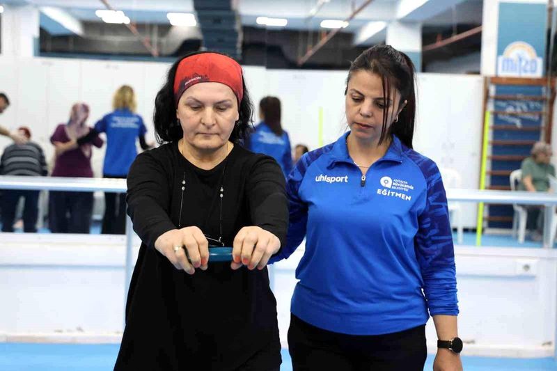 Antalya Büyükşehir Belediyesi Parkinson Hastalarına Özel Eğitim Programı Düzenledi