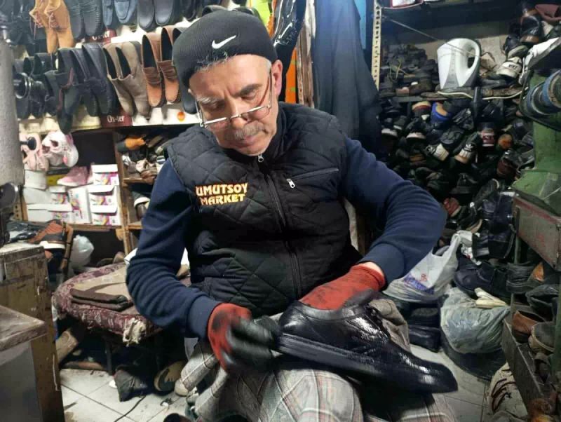 Kahramanmaraş’ta 38 Yıllık Usta, Eski Ayakkabıları Yenileyerek Uzun Ömür Kazandırıyor