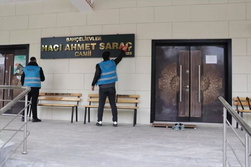 Elazığ'da Yükümlüler Ramazan Öncesi Camileri Temizleyerek Topluma Hizmet Ediyor