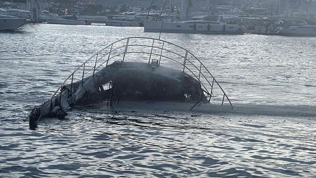 Bodrum Marinasındaki Yangında 7 Motoryat Battı, Enkaz Kaldırma Çalışmaları Başladı
