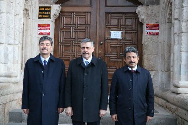İçişleri Bakanı Mustafa Çiftçi Kırşehir'de Esnaf ve Parti Ziyaretlerinde Bulundu