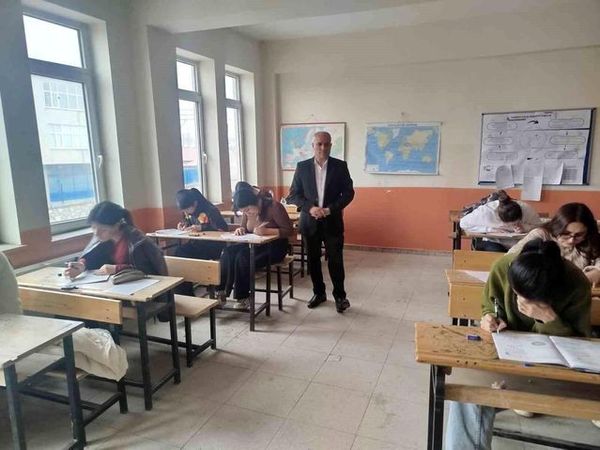 Diyadin'de Üniversiteye Hazırlık Deneme Sınavları İncelendi